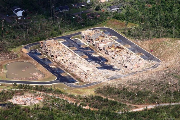 An aerial view of tornado damage shows entire block of homes in ruins in Tuscaloosa, Alabama, April 28, 2011. Tornadoes and violent storms ripped through seven southern U.S. states, killing at least 259 people in the country's deadliest series of twisters in nearly four decades.  REUTERS/Marvin Gentry 